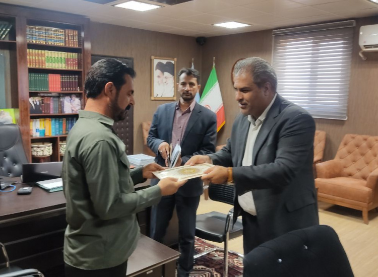 کسب رتبه‌ی " برترین فرمانده پایگاه بسیج مسجدی " توسط کارمند بسیجی دانشگاه زابل در دومین آیین تکریم فعالان مساجد کشور- آیین ملّی "مثل ابراهیم"
