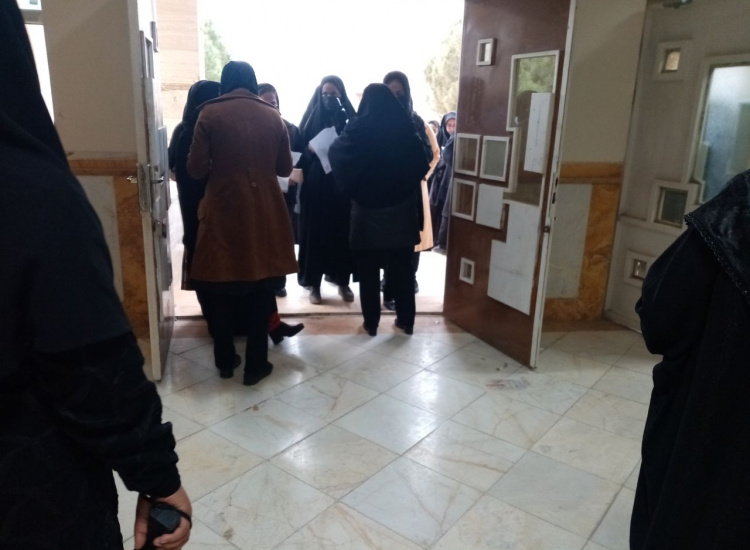 گزارش تصویری برگزاری آزمون استخدامی سرایداران آموزش و پرورش در دانشگاه زابل آذر سال ۱۴۰۴