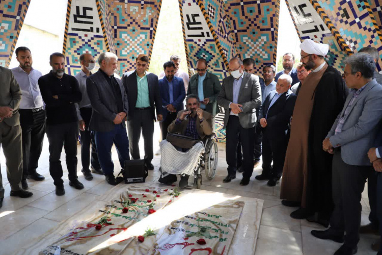 آیین غبارروبی مزار شهدای گمنام دانشگاه همزمان با هفته دفاع مقدس و آغاز سال جدید تحصیلی برگزار شد