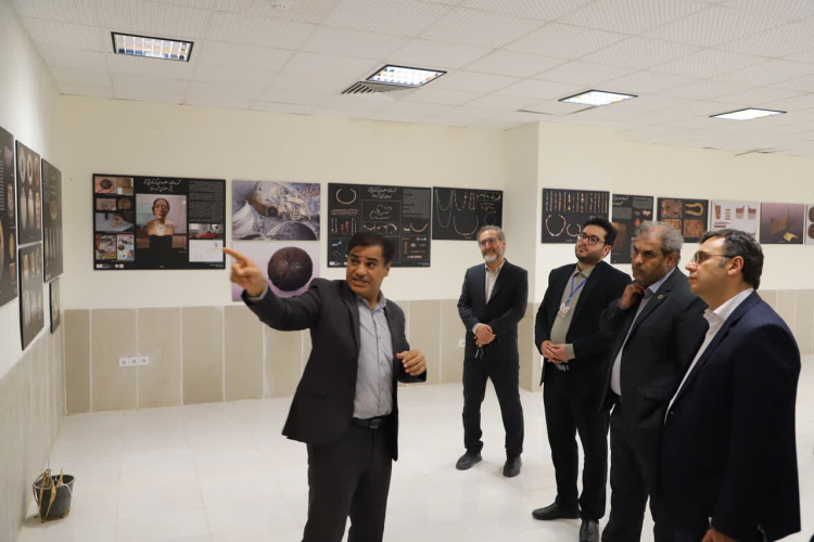 بازدید دکتر شالچی معاون فرهنگی و اجتماعی وزارت عتف به همراه  معاونین دانشگاه‌های منطقه هشت  از نمایشگاه دائمی عکس شهر سوخته، اسطوره‌ای که تاریخ شد