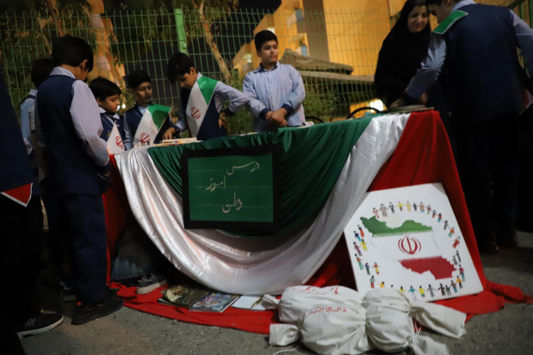 گزارش تصویری برگزاری میز خدمت به مناسبت هفته معلم و بزرگداشت شهدای میناب به همت مجتمع آموزشی دانشگاه زابل